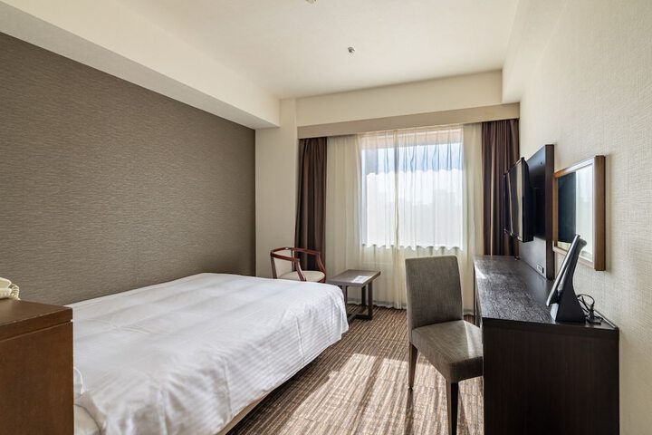 Room 15 of 33