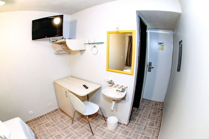 Room 15 of 48