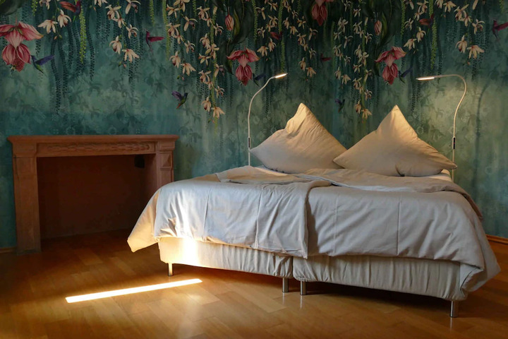 Room 2 of 2