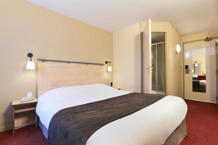 Room 9 of 20