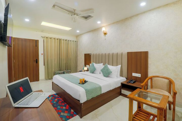 Room 7 of 33