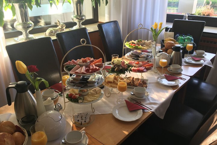 Breakfast/Coffee Service 22 of 48