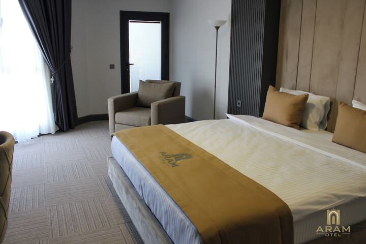 Room 10 of 27