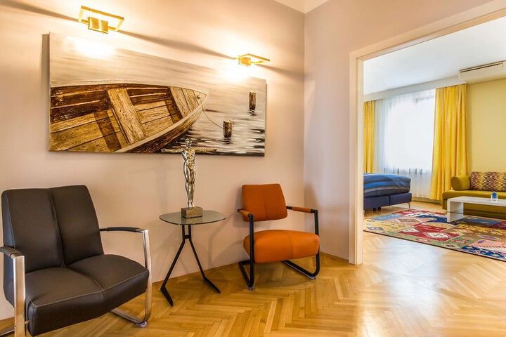 Room 10 of 26