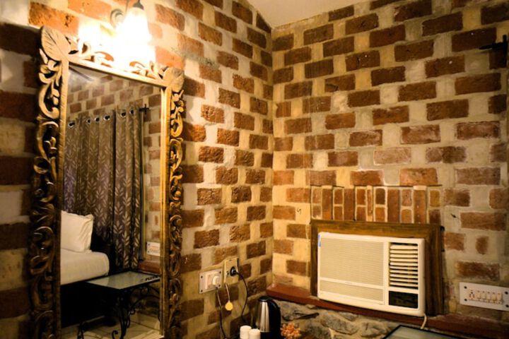 Room 8 of 79
