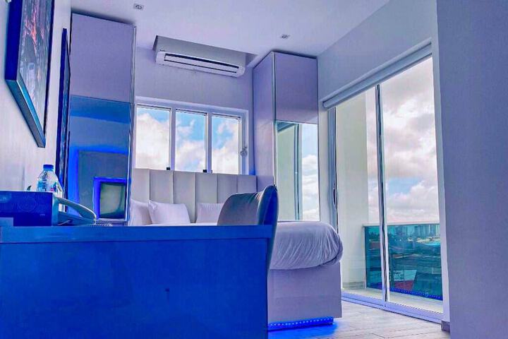 Room 6 of 17