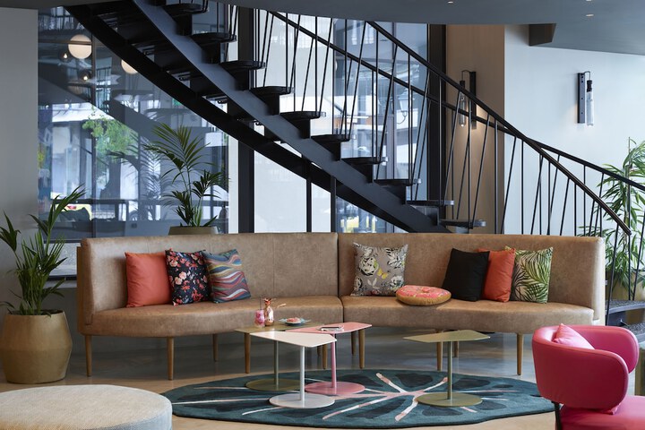 Lobby lounge