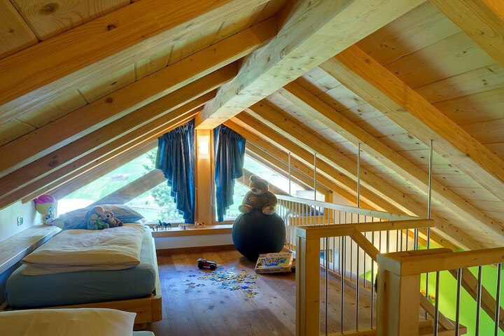 Room 6 of 25
