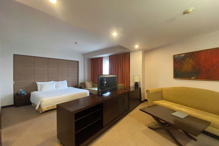 Room 19 of 93