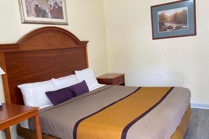 Deluxe Single Room (2 of 3)