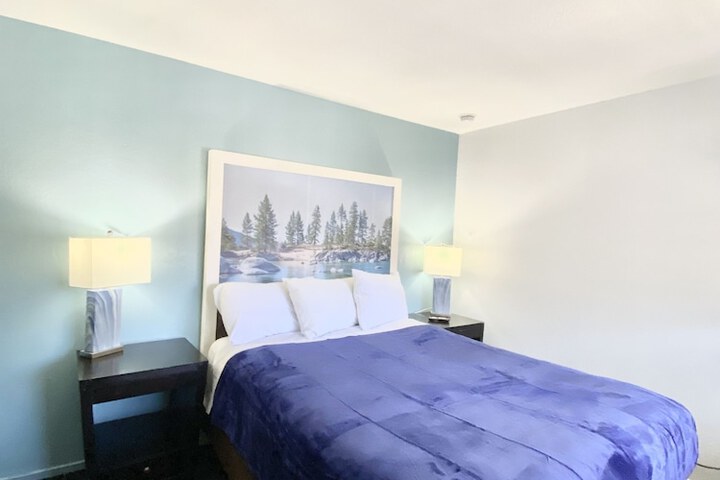 1 Queen Bed (18 of 19)