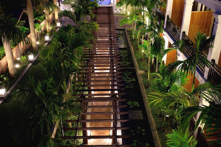 Hotel Exterior 55 of 68