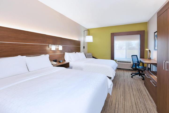 Standard Room, King or Two Doubles (2 of 4)