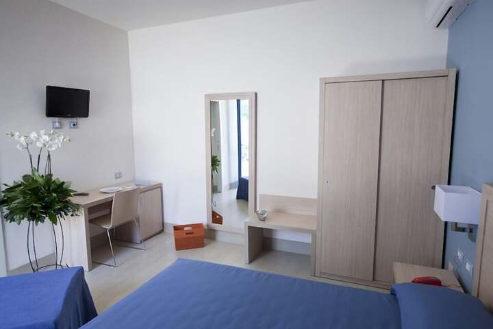 Room 4 of 37