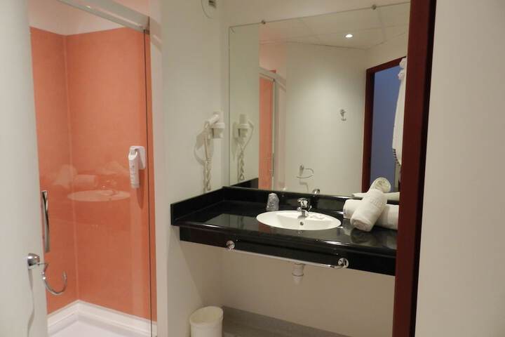 Room 34 of 67