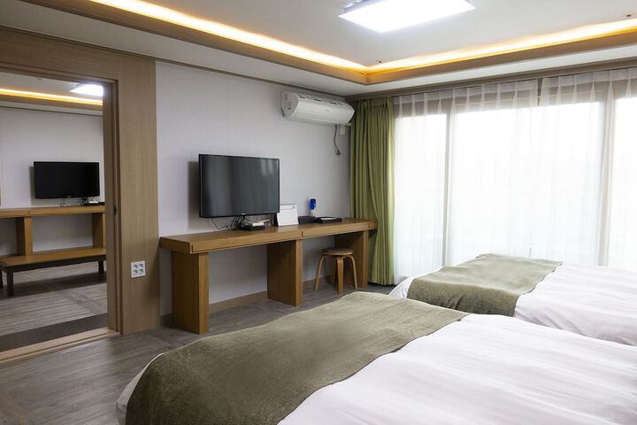 Room 10 of 61