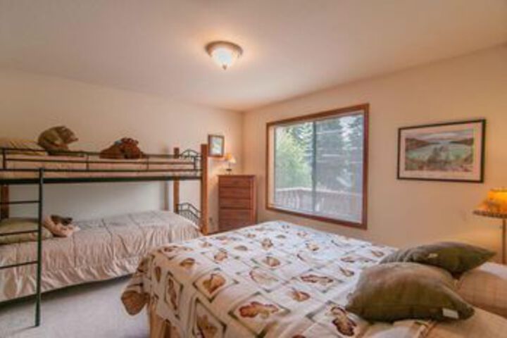Room 6 of 16