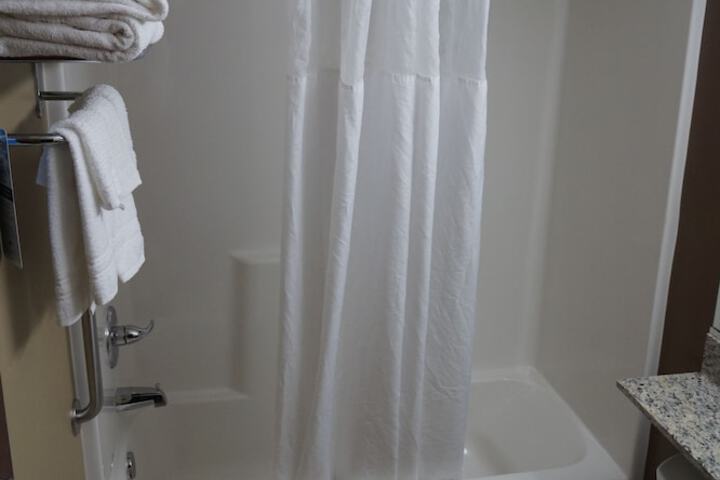 Deluxe Queen Bed (8 of 37)