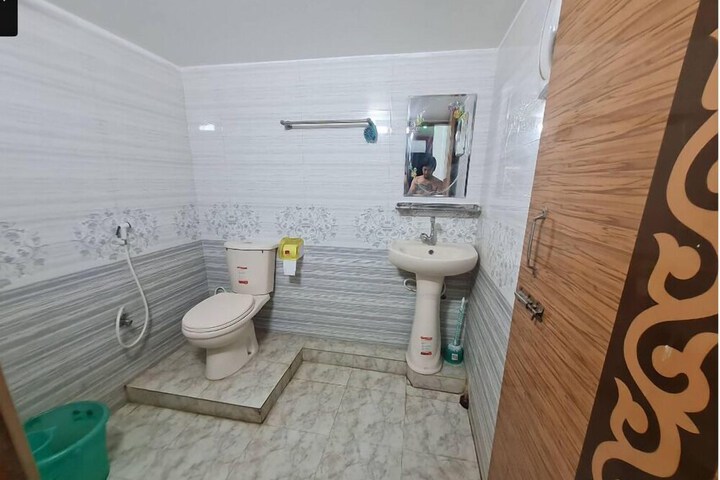 Room 16 of 22