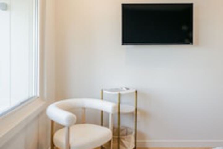 Room 121 of 510