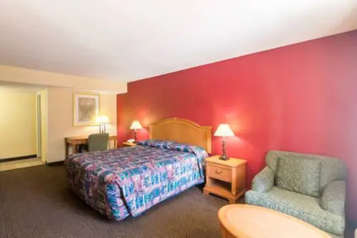 Room 5 of 12