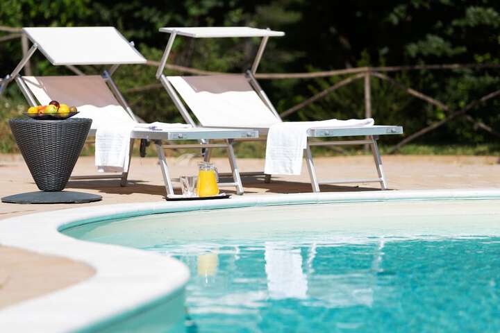 Pool 136 of 300