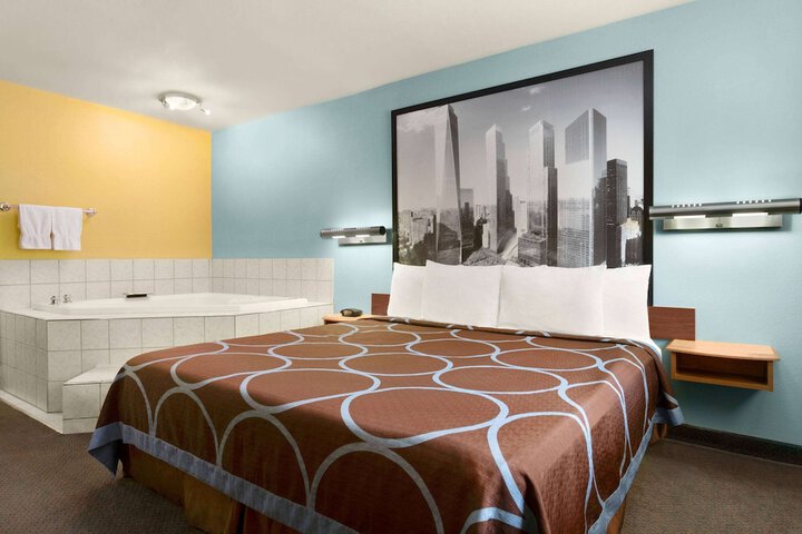 1 King Bed (5 of 5)