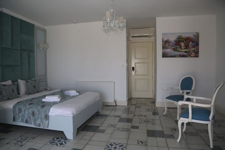 Room 7 of 125