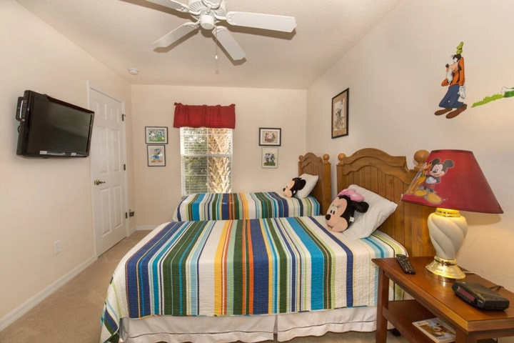 Room 4 of 18