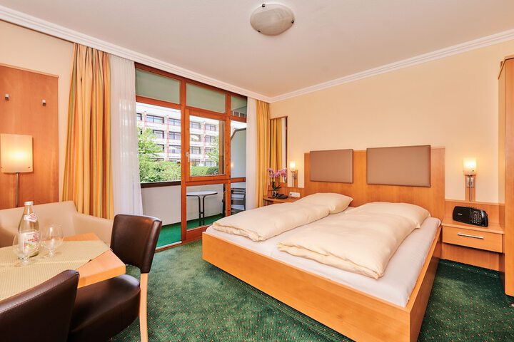 Room 7 of 16