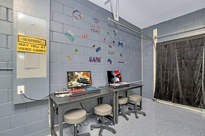 Business Center 87 of 97