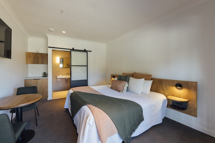 Room 4 of 14