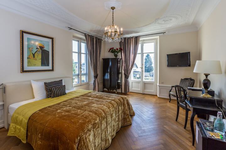 Room 4 of 71