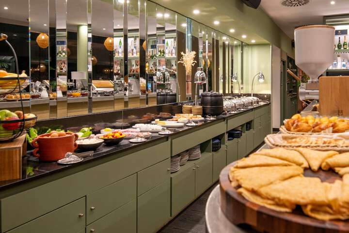 Breakfast/Coffee Service 112 of 155