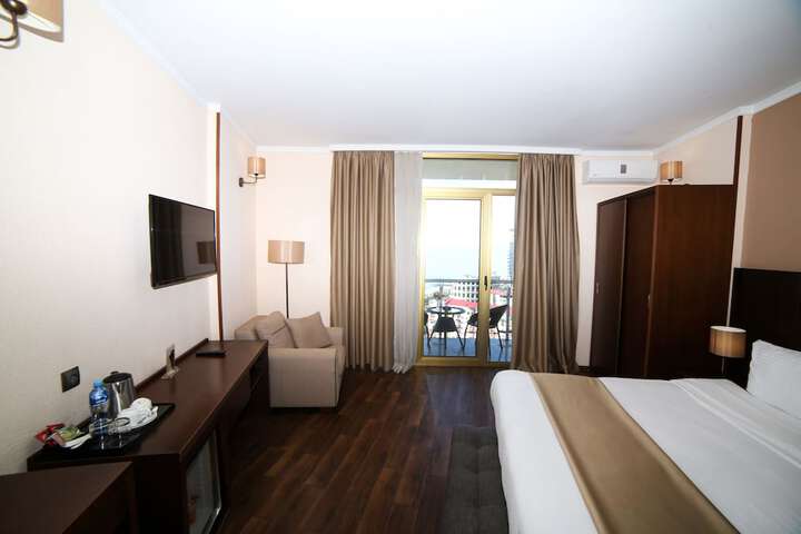 Room 35 of 104