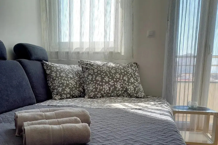 Room 2 of 20