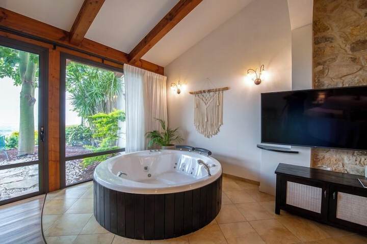 Jetted tub