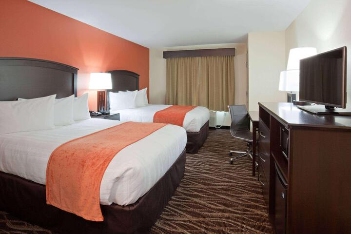 2 Queen Beds (9 of 9)