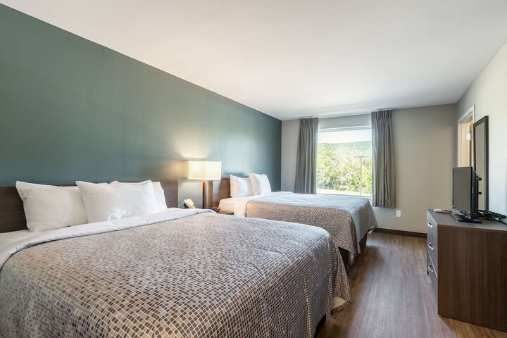 2 Queen Beds (8 of 8)