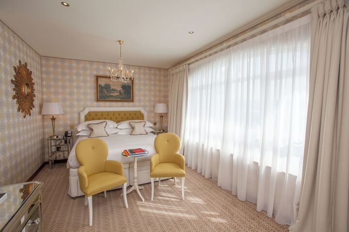 Room 33 of 65