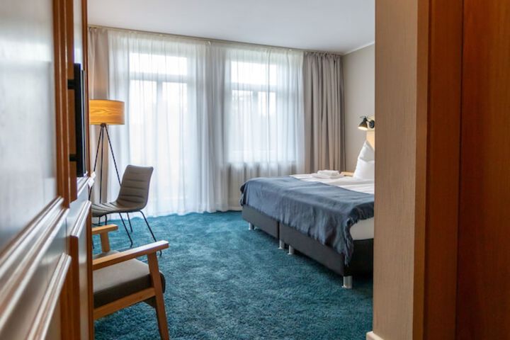 Room 16 of 132