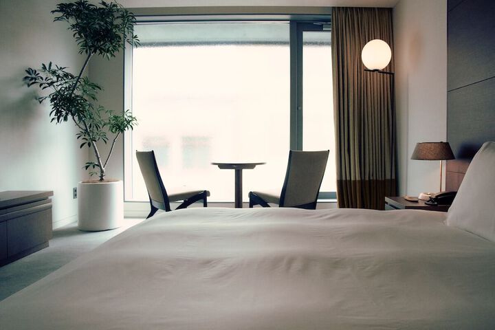 Room 18 of 106