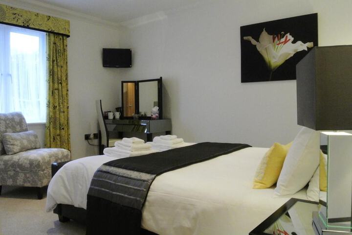 Room 6 of 11