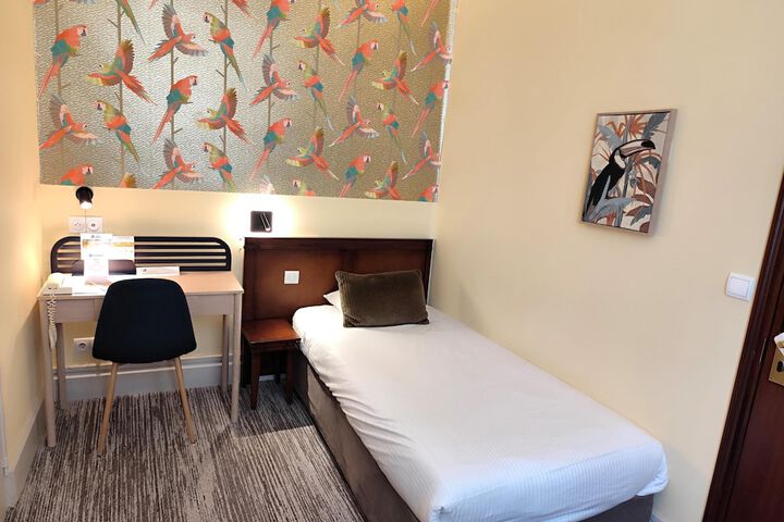 Room 47 of 103
