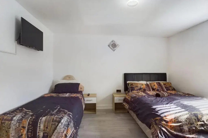 Room 6 of 23