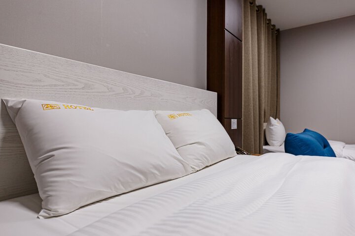 Room 15 of 37