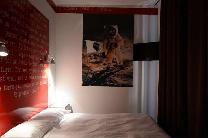 Room 6 of 16