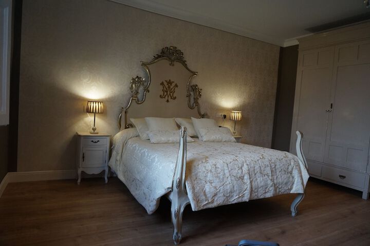 Room 8 of 35
