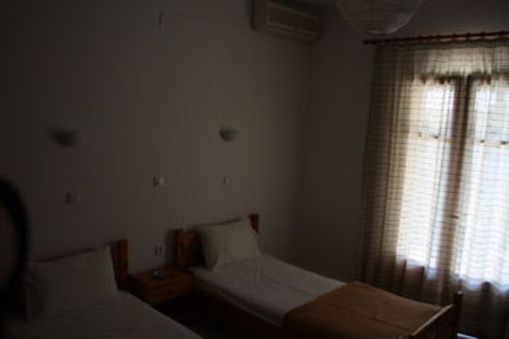 Room 6 of 12