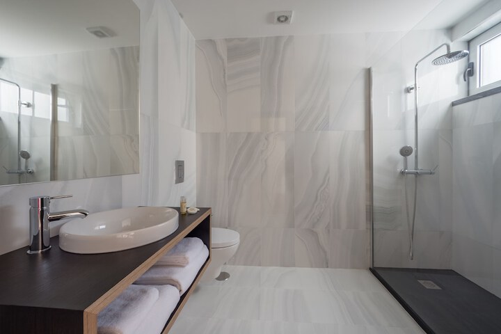 Room 13 of 25